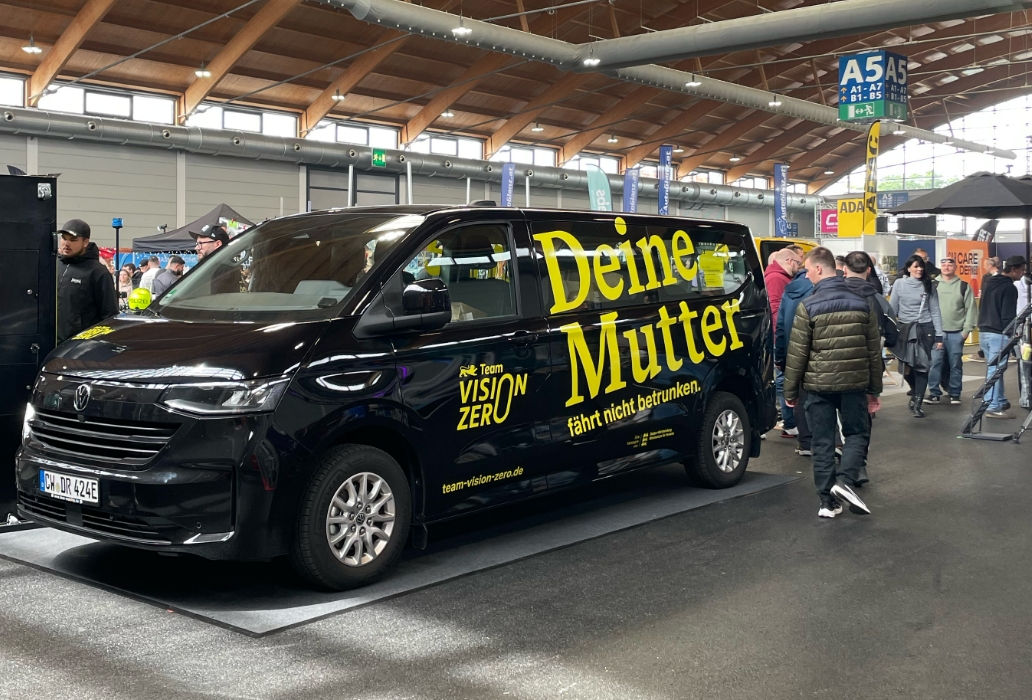 case-ver-deinemutter-Logoscroller-1032x700px-06
