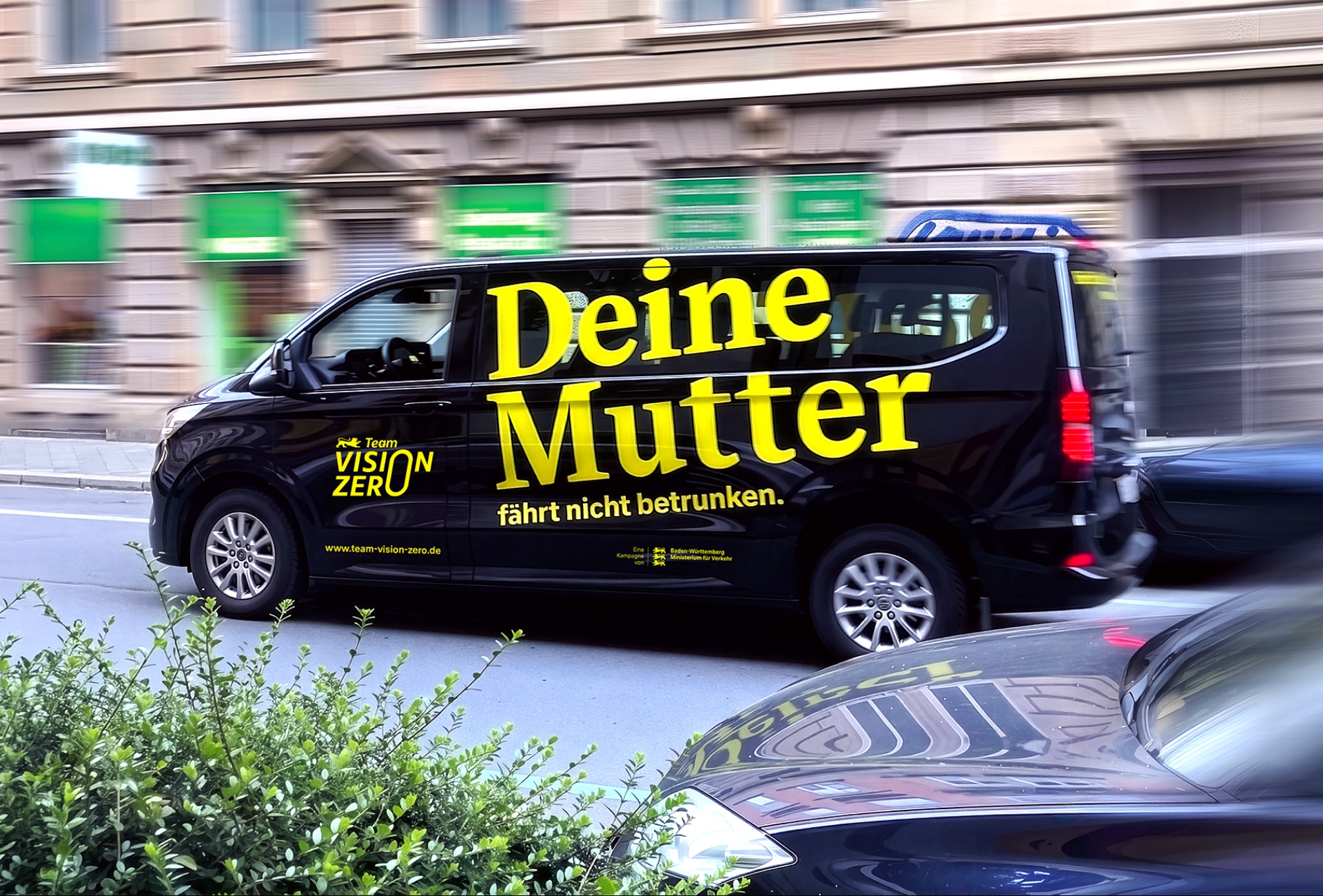 case-ver-deinemutter-3-desk-voll-1920x1200px case-ver-deinemutter-3-desk-voll-1920x1200px